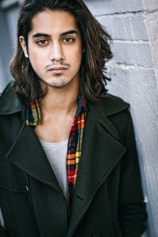 avan-jogia